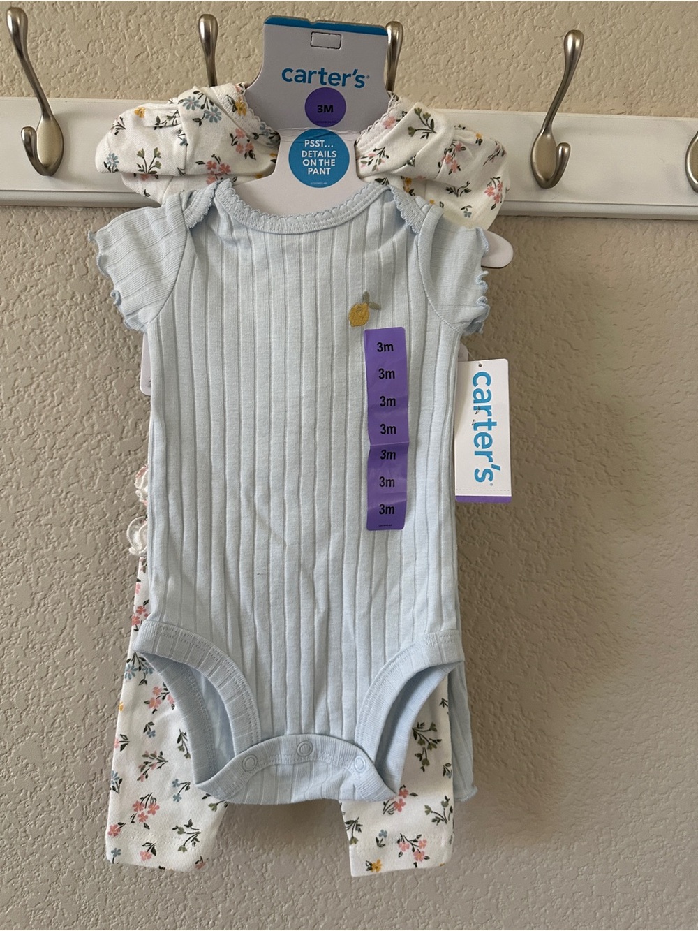 Carter's Baby 4 Piece Layette Set - size 3M
